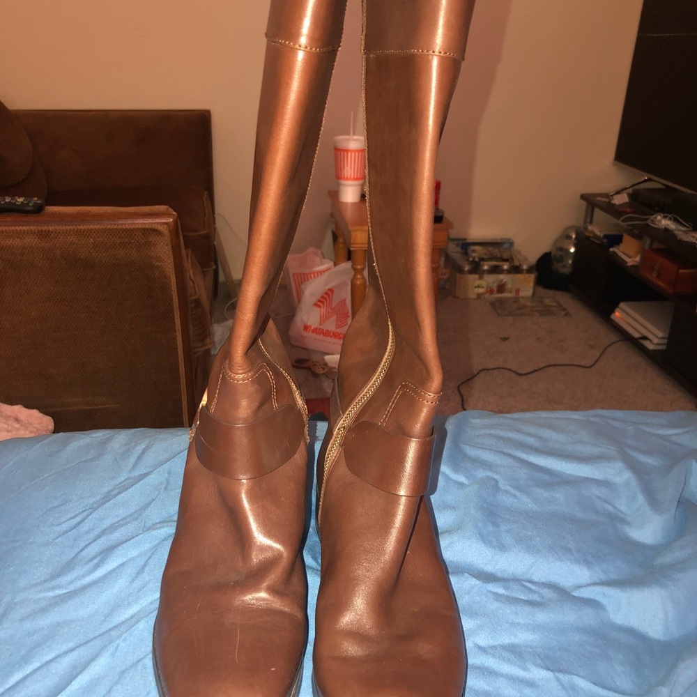 Boots - Picture 3 of 4